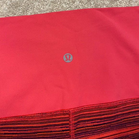 Lululemon reversible red pink shorts - Picture 2 of 4